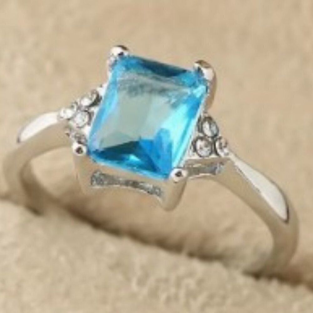 Sea Blue Zirconia Ring Women Size 9 Alloy Setting with Synthetic Cubic Zirconia